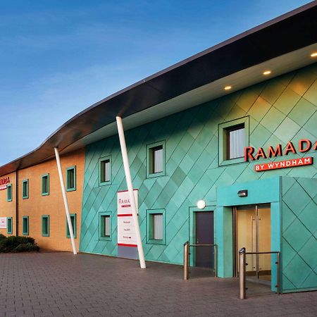 Hotel Ramada By Wyndham Cobham Cobham  Exterior foto