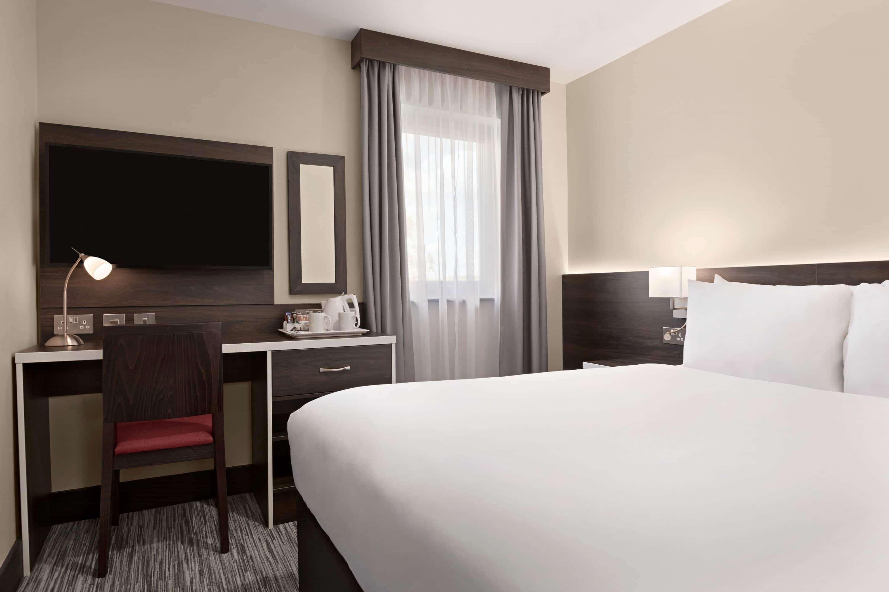 Hotel Ramada By Wyndham Cobham Cobham  Exterior foto