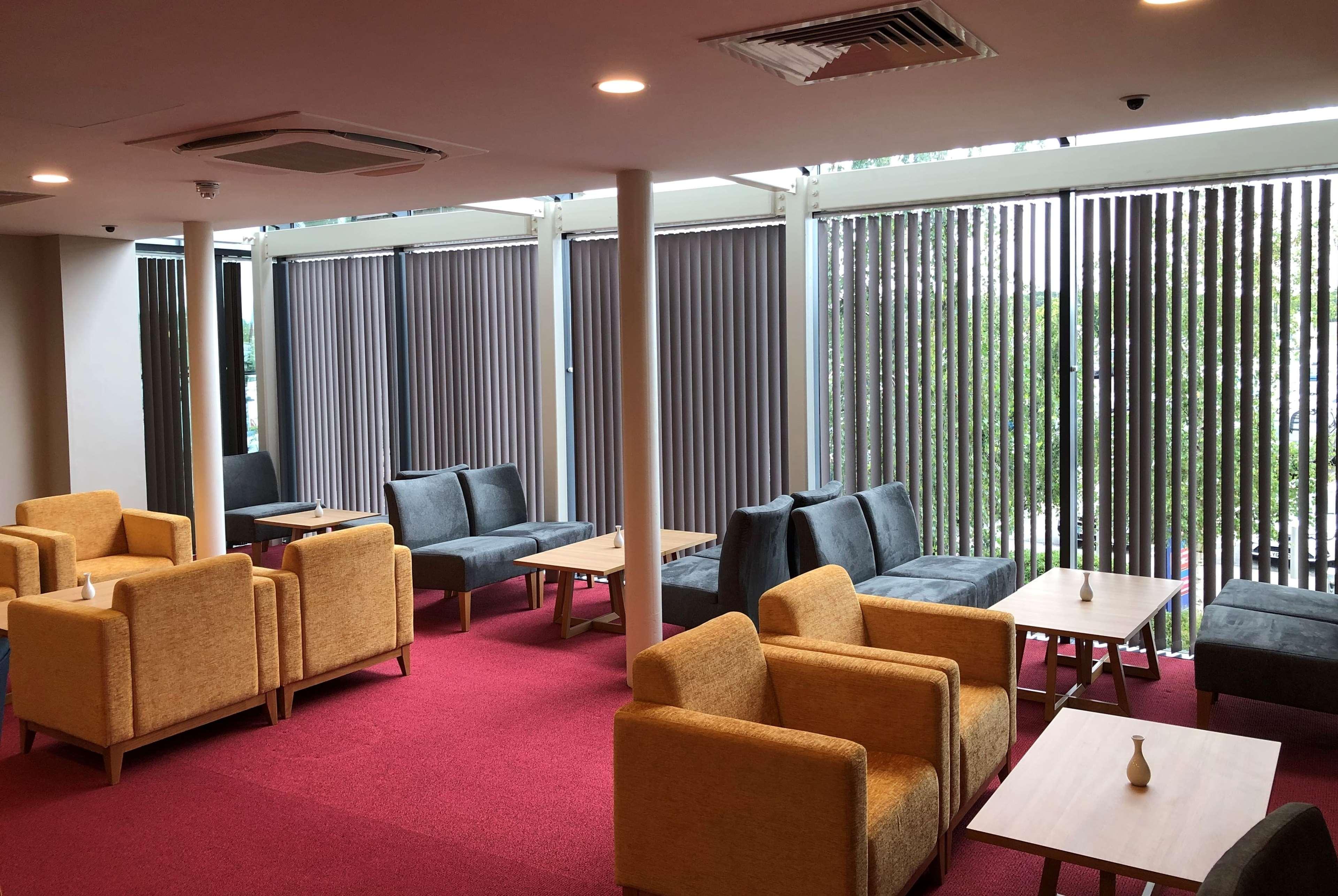 Hotel Ramada By Wyndham Cobham Cobham  Exterior foto