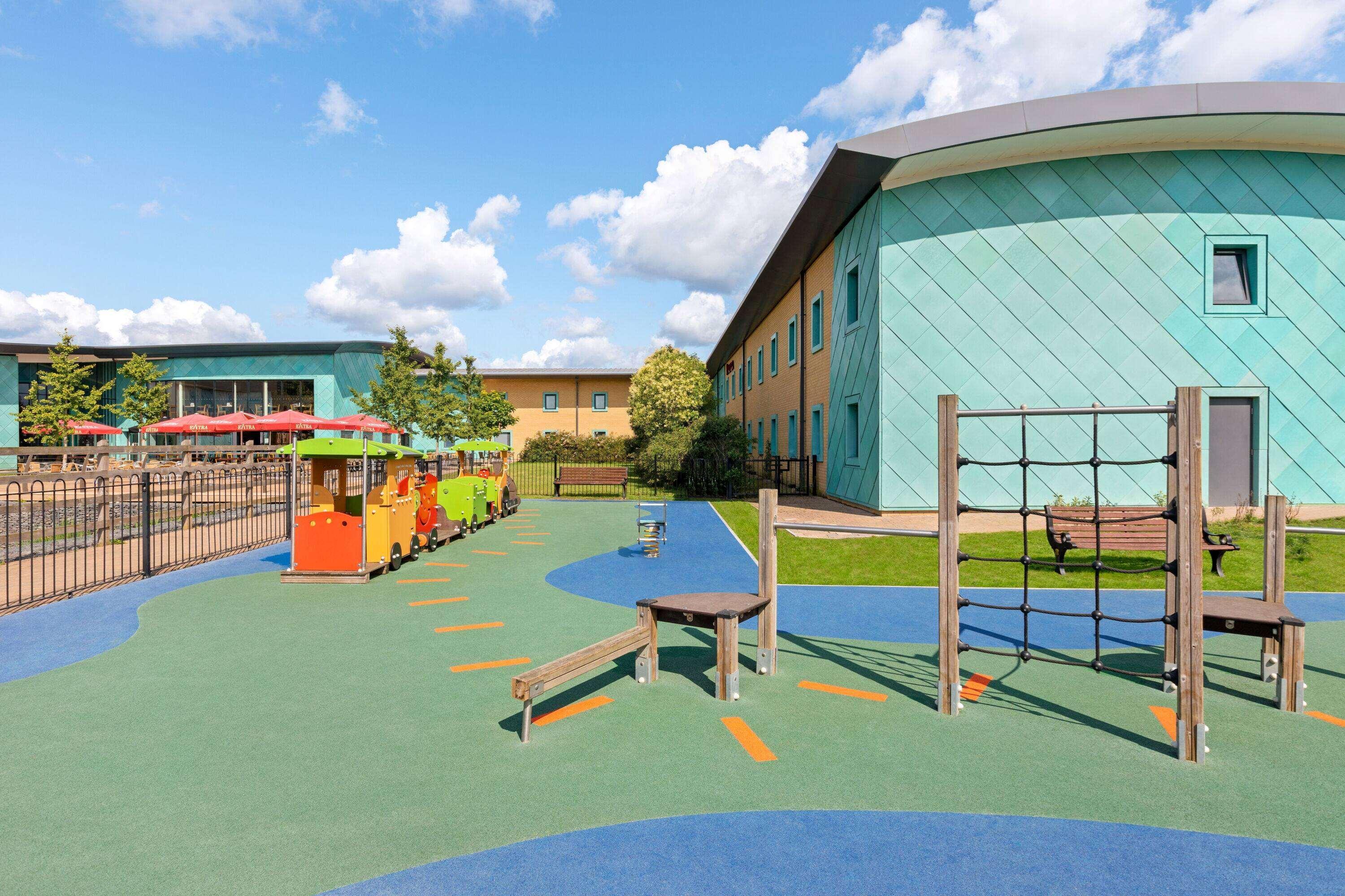 Hotel Ramada By Wyndham Cobham Cobham  Exterior foto