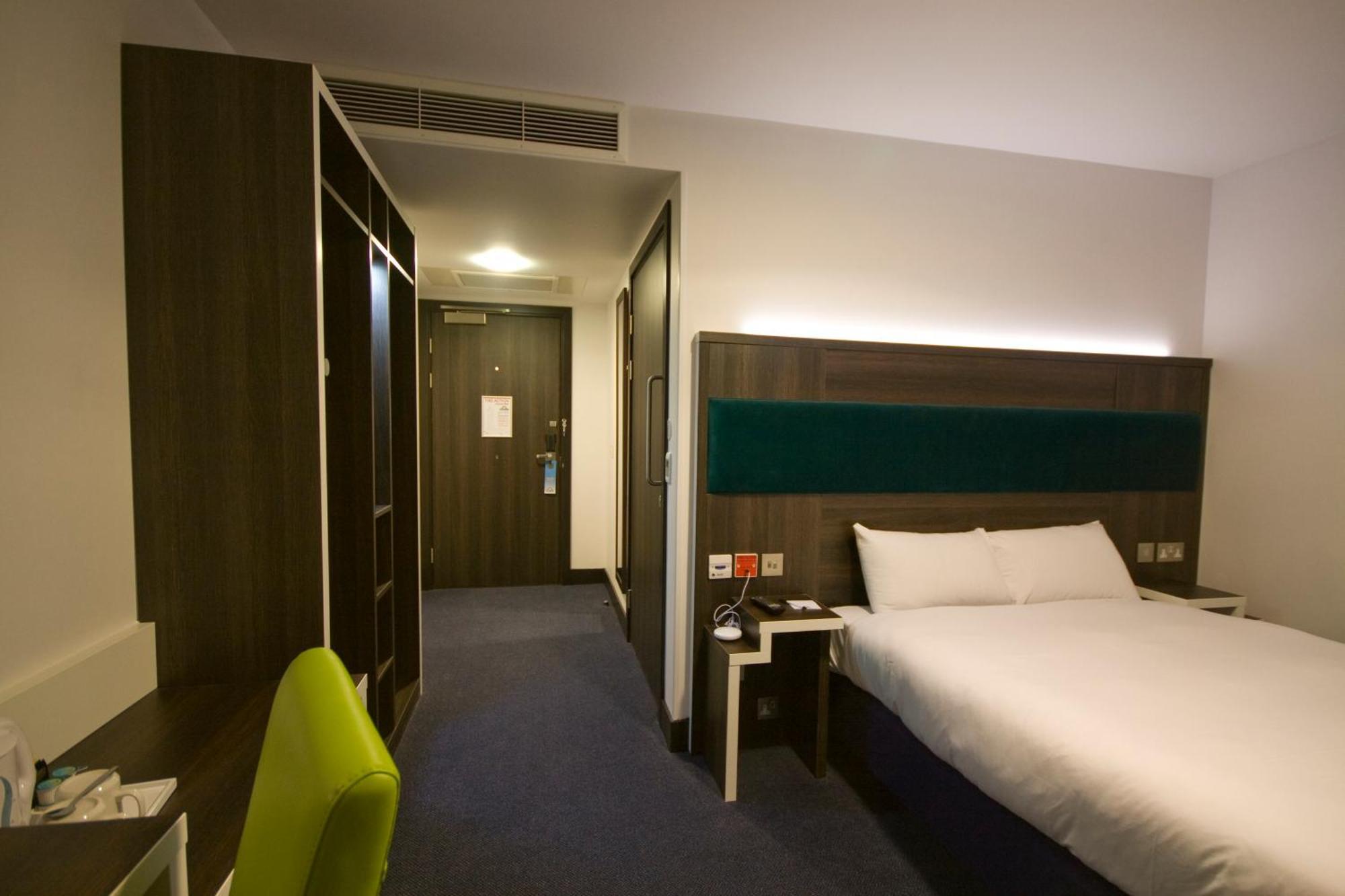 Hotel Ramada By Wyndham Cobham Cobham  Exterior foto