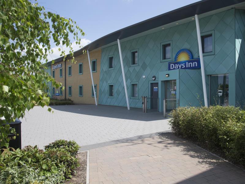 Hotel Ramada By Wyndham Cobham Cobham  Exterior foto